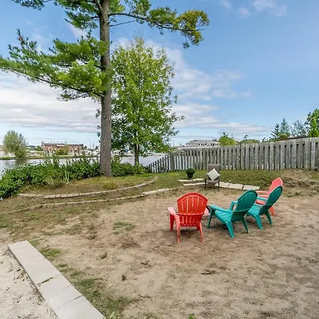 Beach1 Riverfront Resort Wasaga Beach Exterior photo