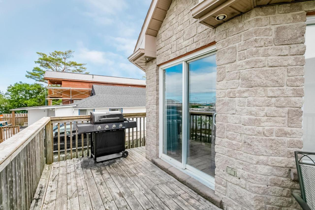 Beach1 Riverfront Holiday home Wasaga Beach