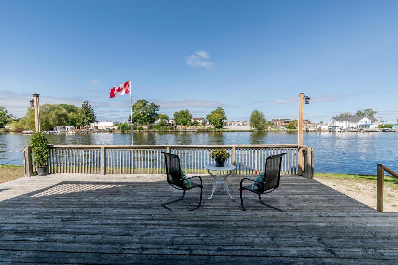 Beach1 Riverfront Holiday home *